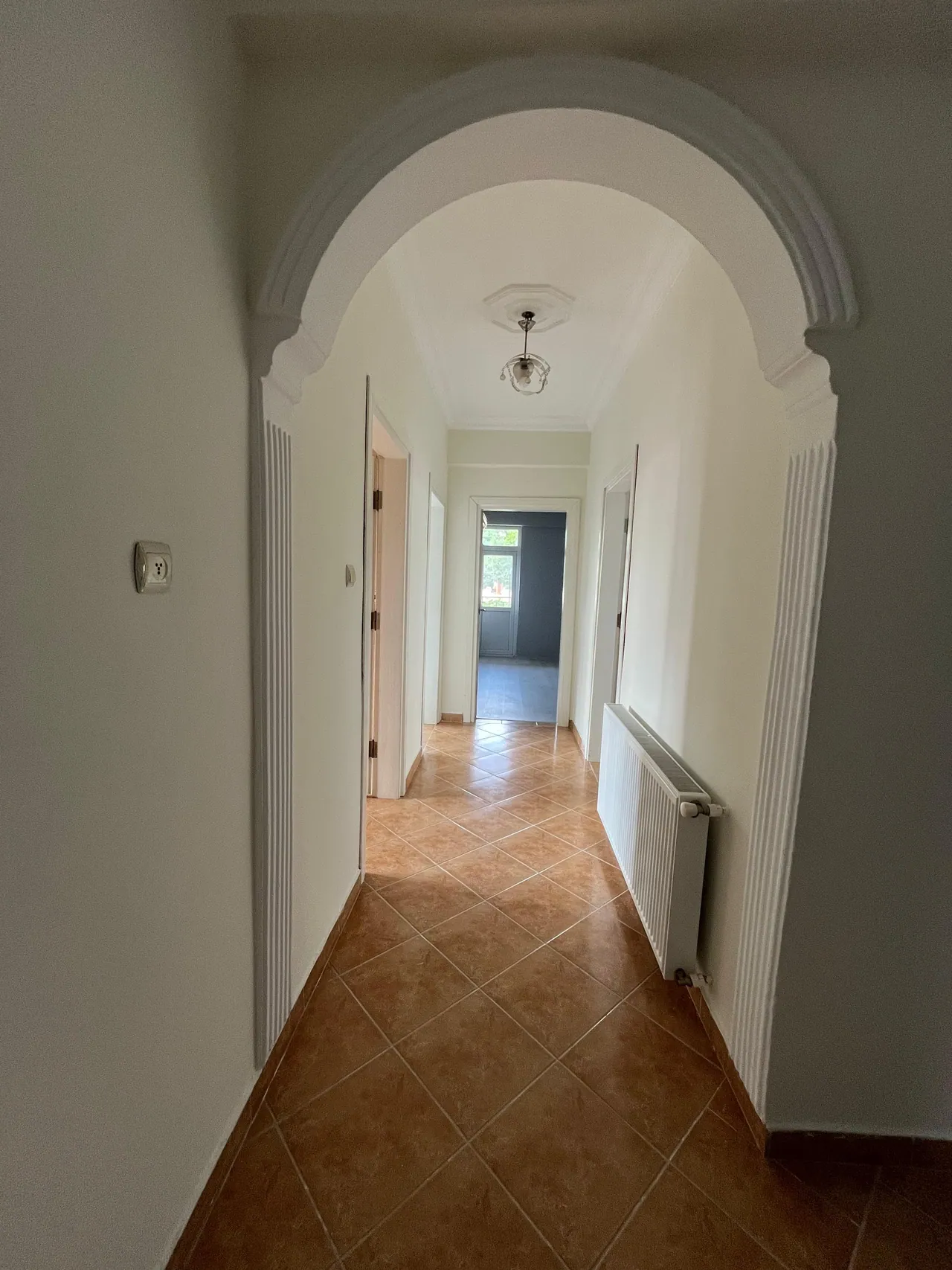 Serik Orta Mahalle'de Yeni Yenilenmiş, 4 Cepheli, Geniş 3+1 Kiralık Daire