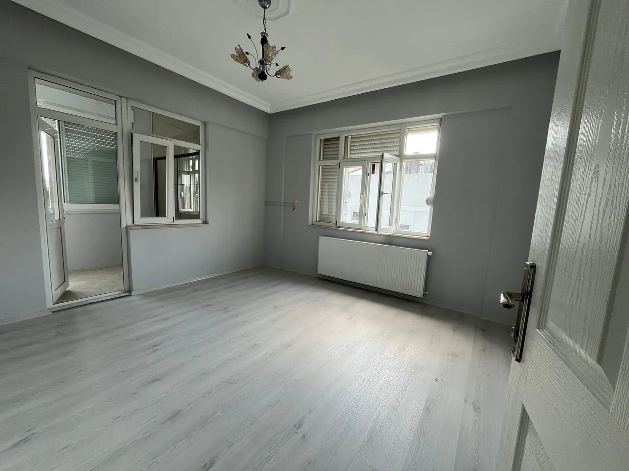 Serik Orta Mahalle'de Yeni Yenilenmiş, 4 Cepheli, Geniş 3+1 Kiralık Daire — fotoğraf 2